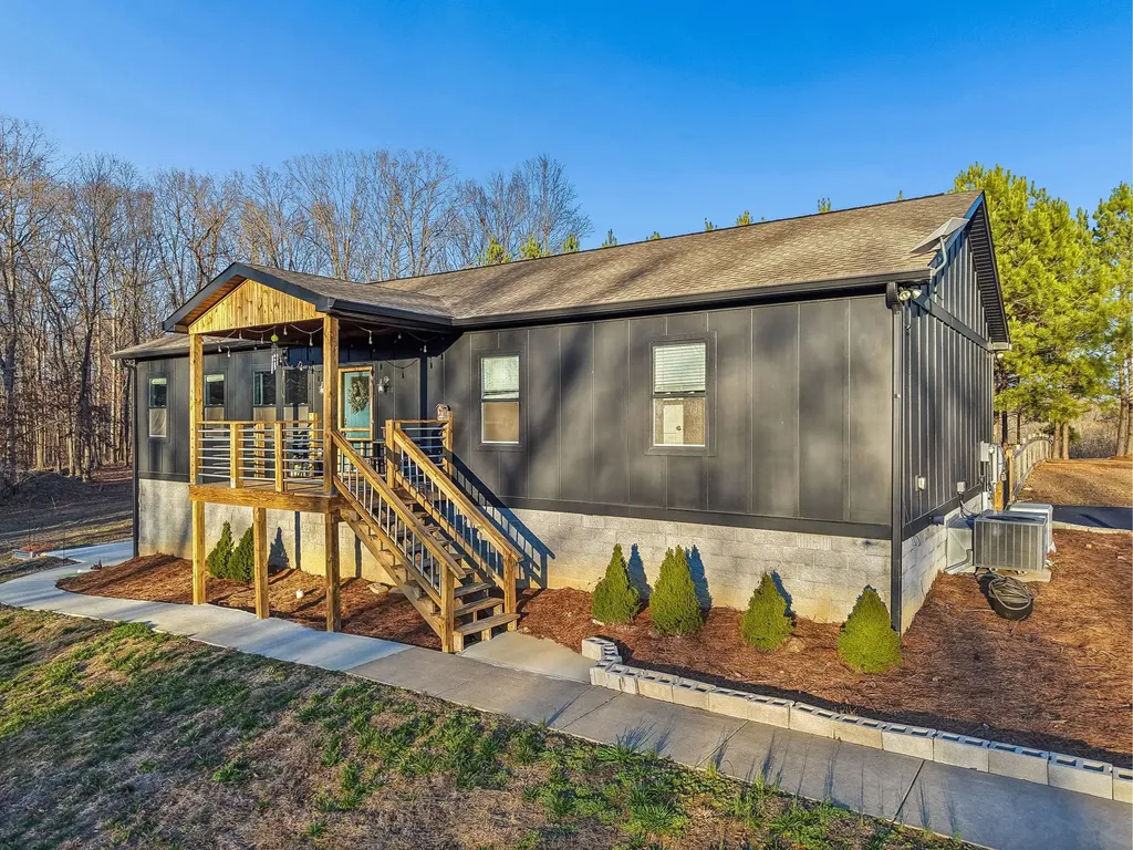 9681 Bud Qurriel Road Bon Aqua TN 37025