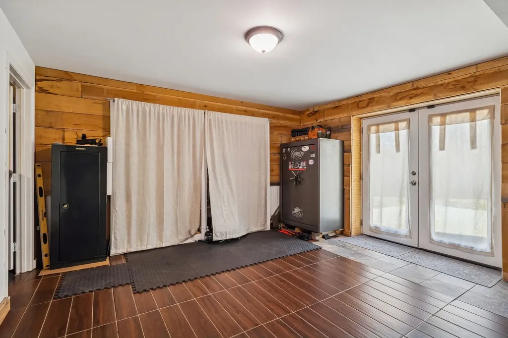 9681 Bud Qurriel Road Bon Aqua TN 37025