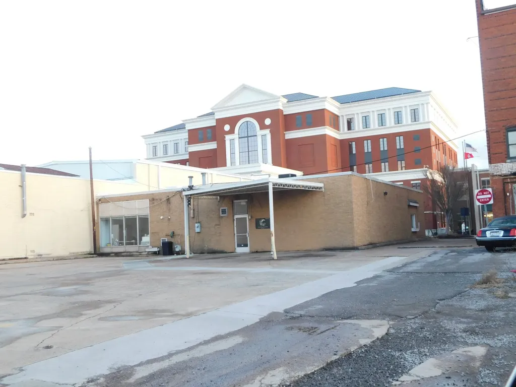 134 E Main Street Gallatin TN 37066
