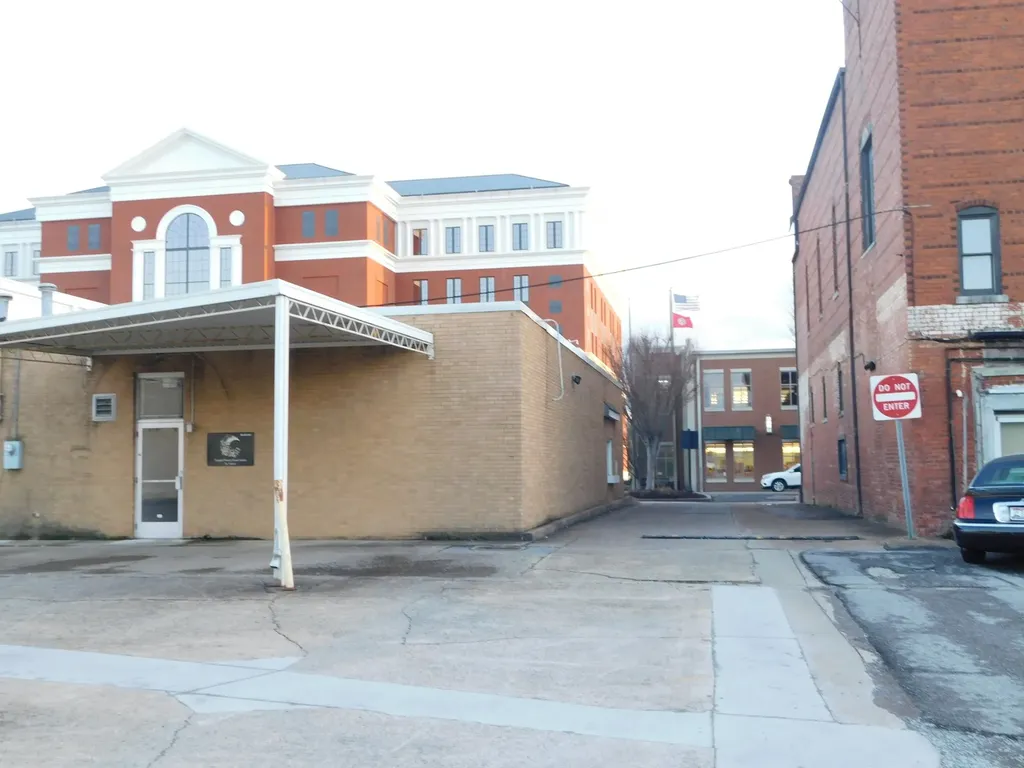 134 E Main Street Gallatin TN 37066