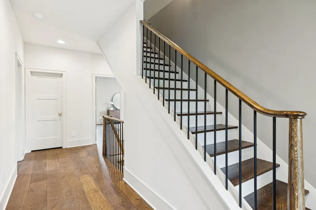 214 38th Ave, N Nashville TN 37209