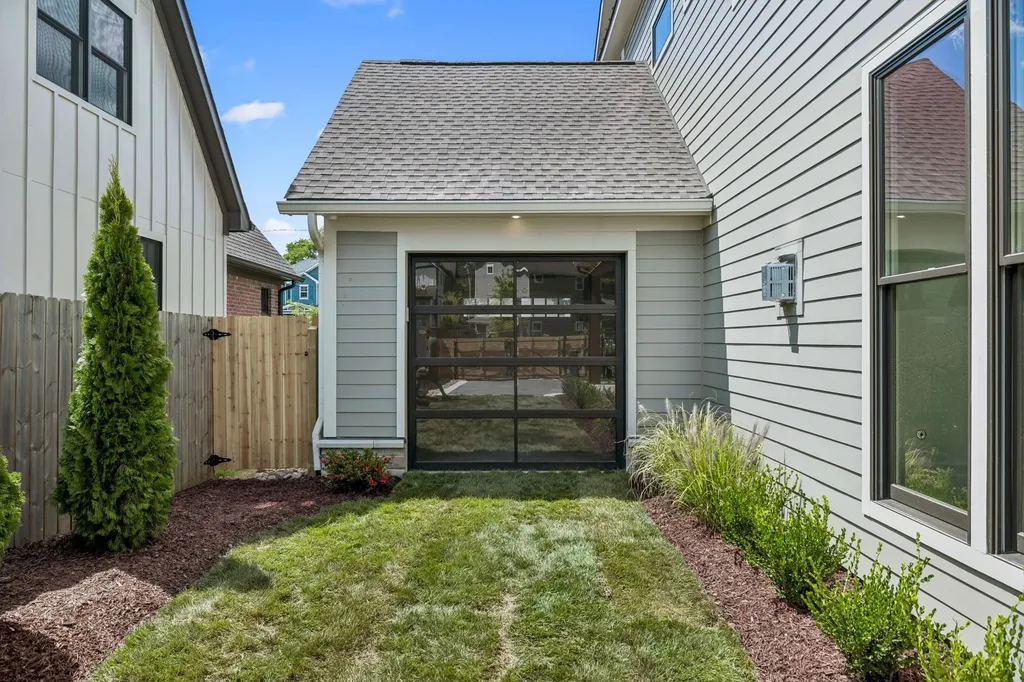 214 38th Ave, N Nashville TN 37209