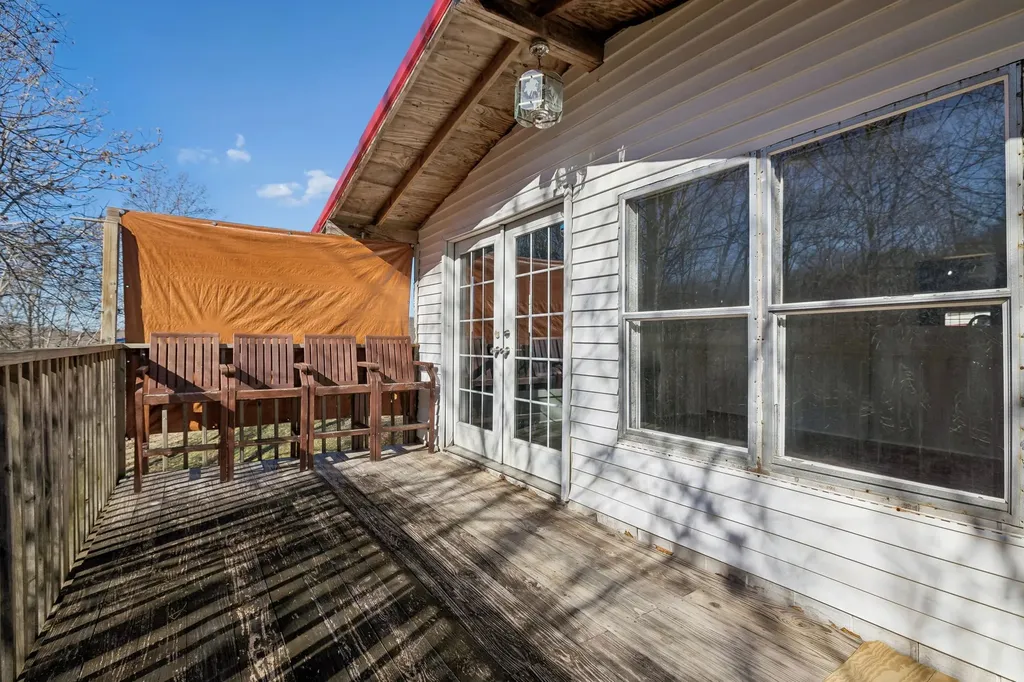 1053 Pack Road White Bluff TN 37187
