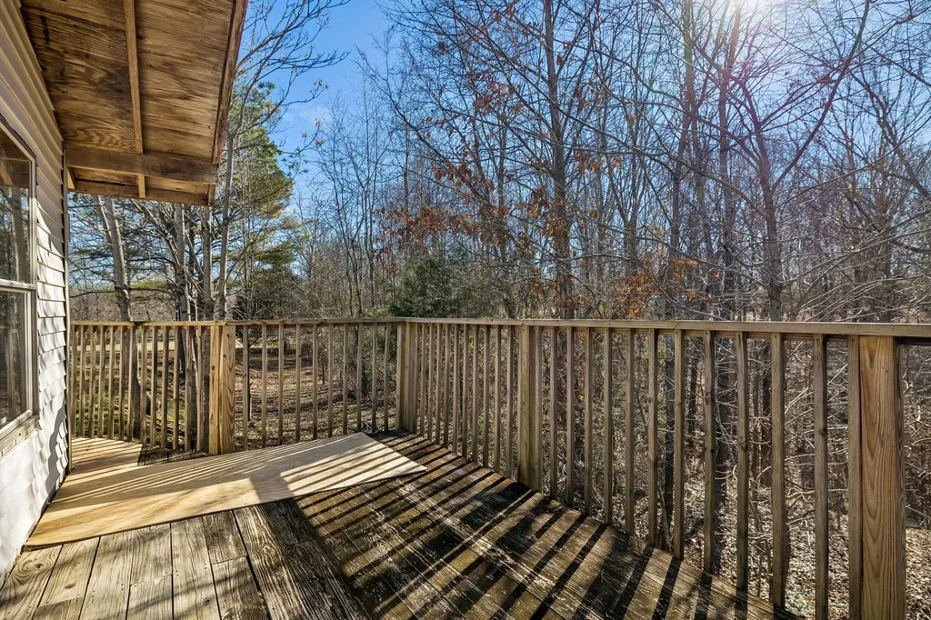 1053 Pack Road White Bluff TN 37187