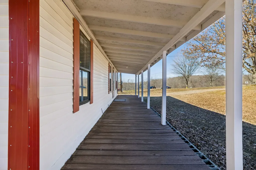 1053 Pack Road White Bluff TN 37187