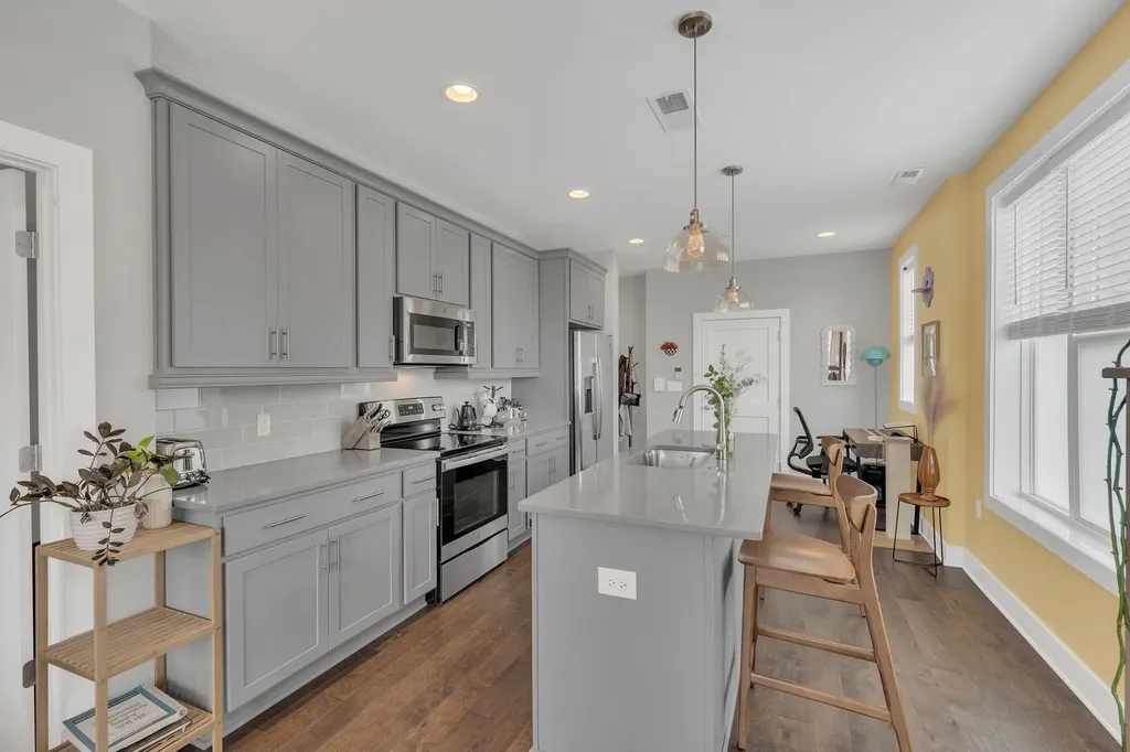 519 27th Ave, N Nashville TN 37209