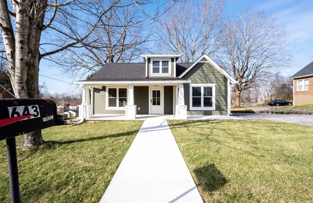 643 North Spring Street Mcminnville TN 37110