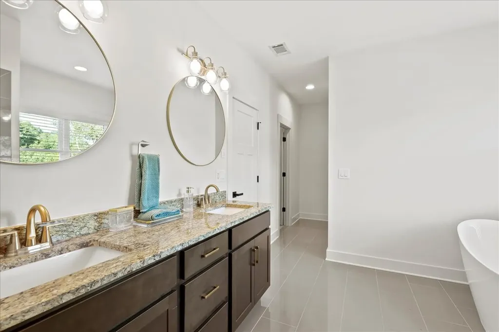 1229 N Avondale Circle Nashville TN 37207