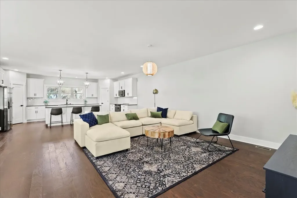 1227 N Avondale Circle Nashville TN 37207