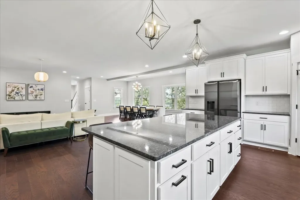 1227 N Avondale Circle Nashville TN 37207