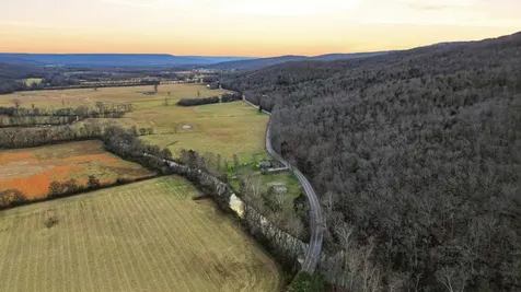 7610 Sr 50 Pelham TN 37366
