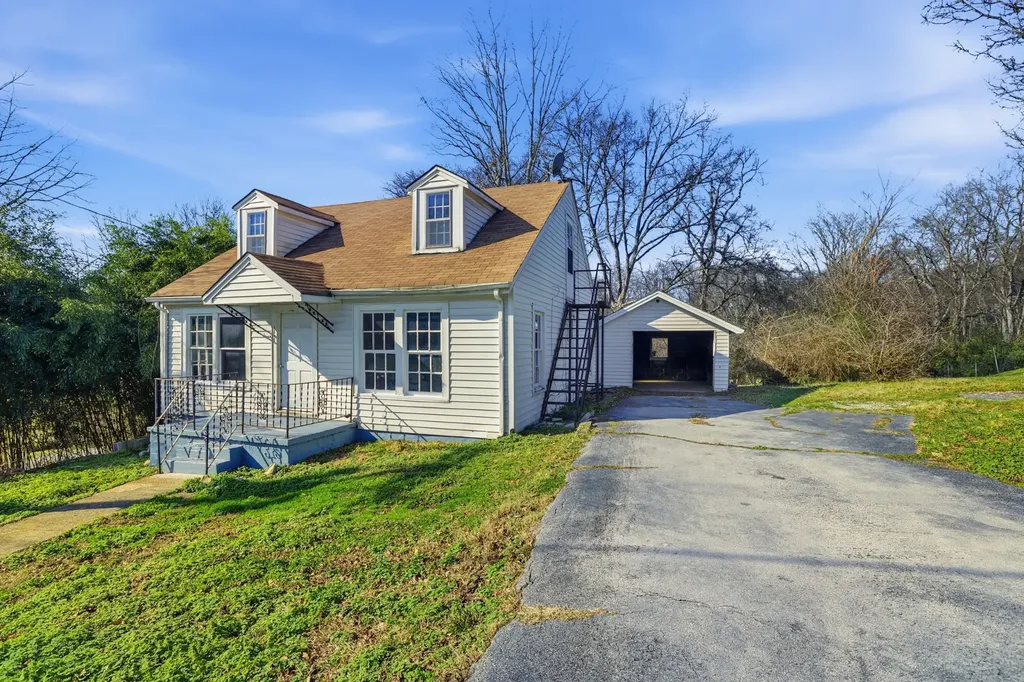 1612 Columbia Avenue Columbia TN 38401