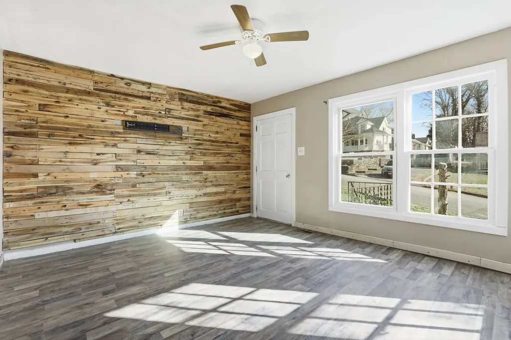 1612 Columbia Avenue Columbia TN 38401