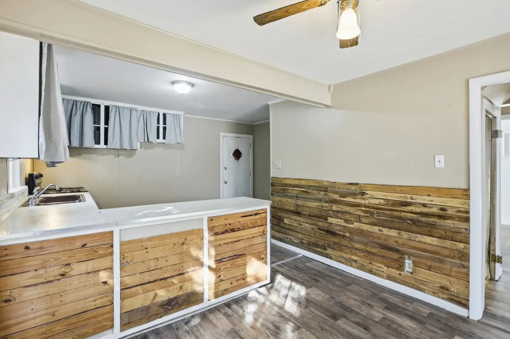 1612 Columbia Avenue Columbia TN 38401