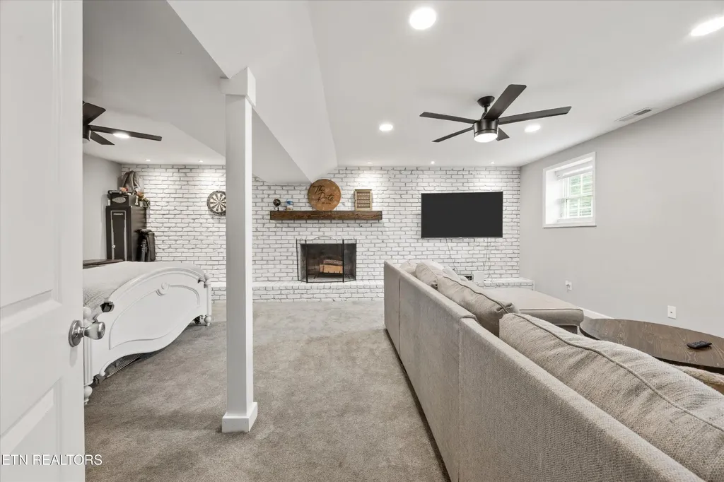 100 Foster Drive Lenoir City TN 37772