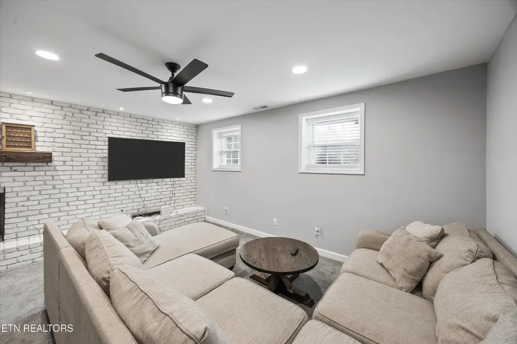 100 Foster Drive Lenoir City TN 37772