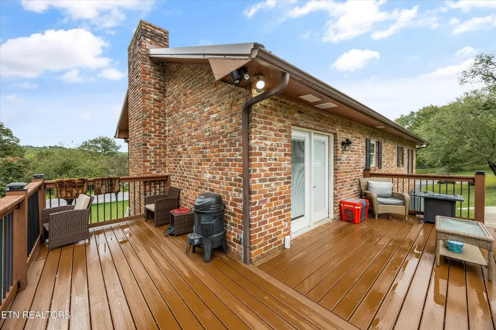 100 Foster Drive Lenoir City TN 37772