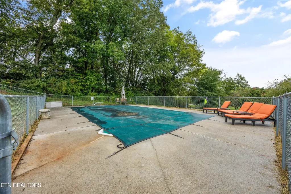 100 Foster Drive Lenoir City TN 37772