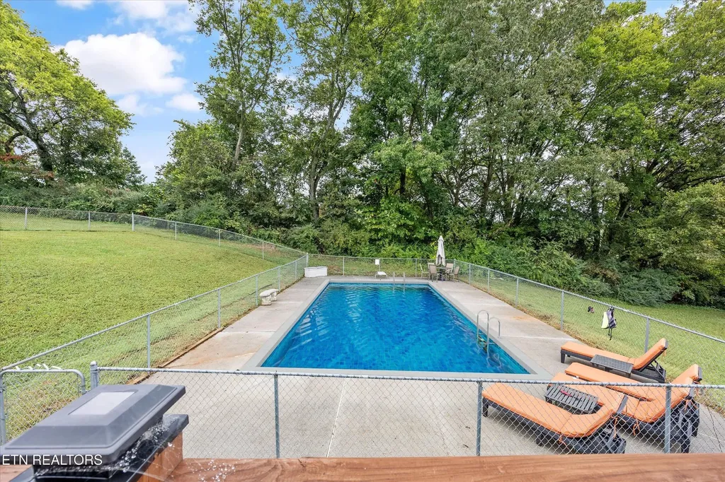 100 Foster Drive Lenoir City TN 37772