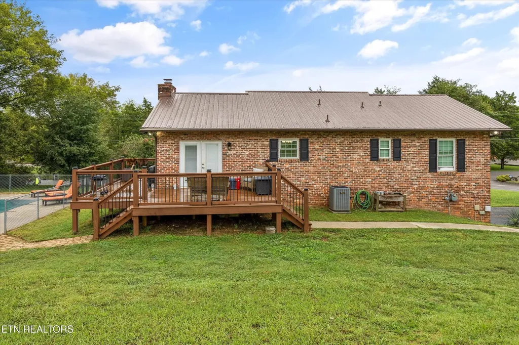 100 Foster Drive Lenoir City TN 37772