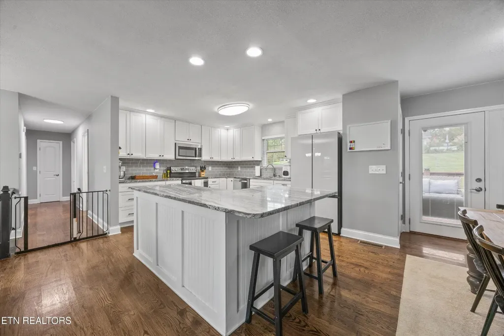 100 Foster Drive Lenoir City TN 37772