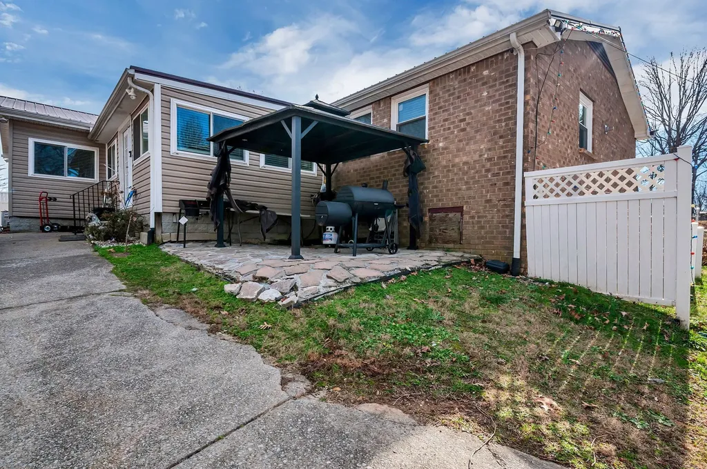 155 Ravenwood Circle Dickson TN 37055
