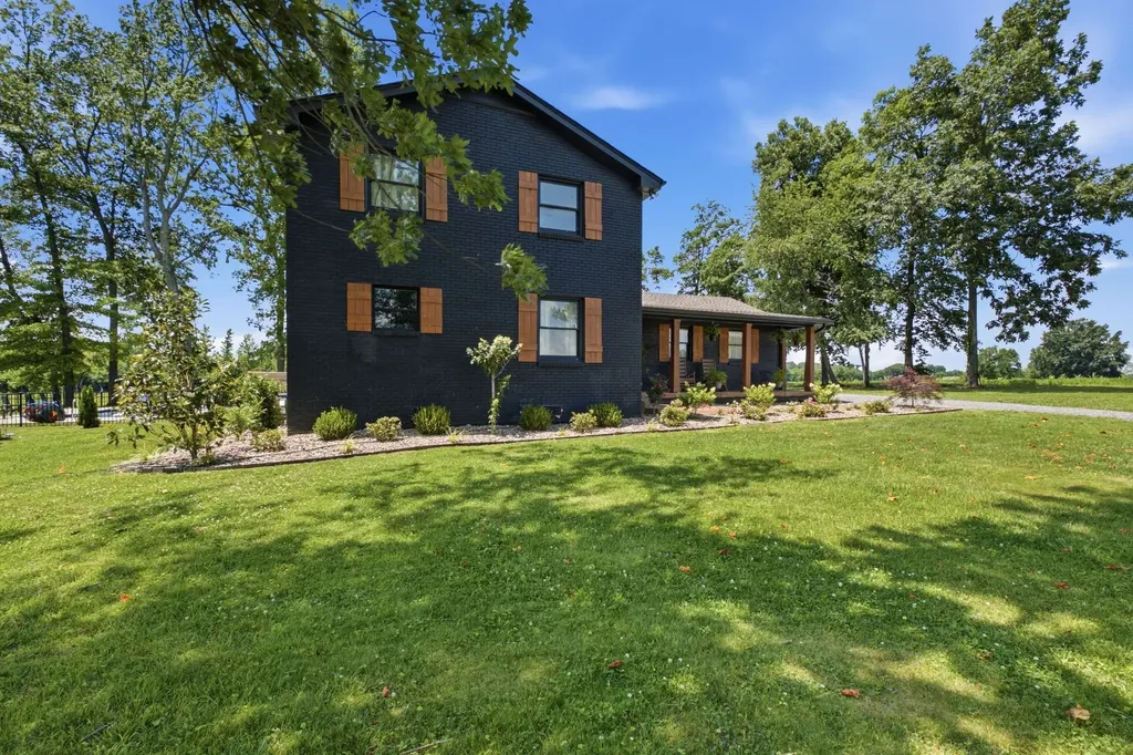 1447 Maxwell Branch Road Cottontown TN 37048