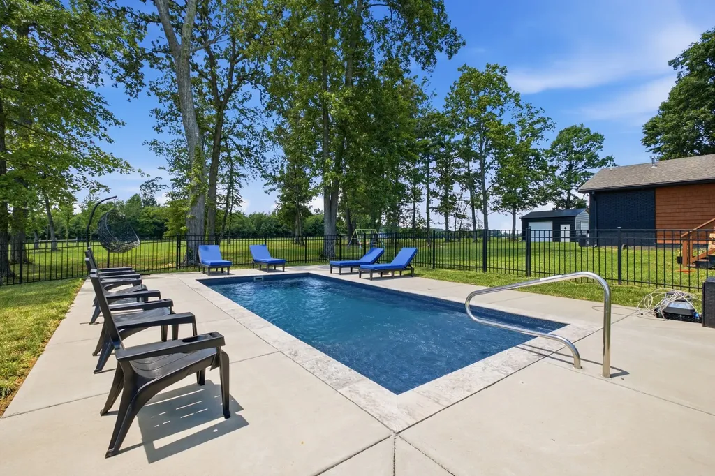 1447 Maxwell Branch Road Cottontown TN 37048