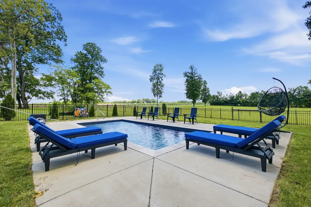 1447 Maxwell Branch Road Cottontown TN 37048