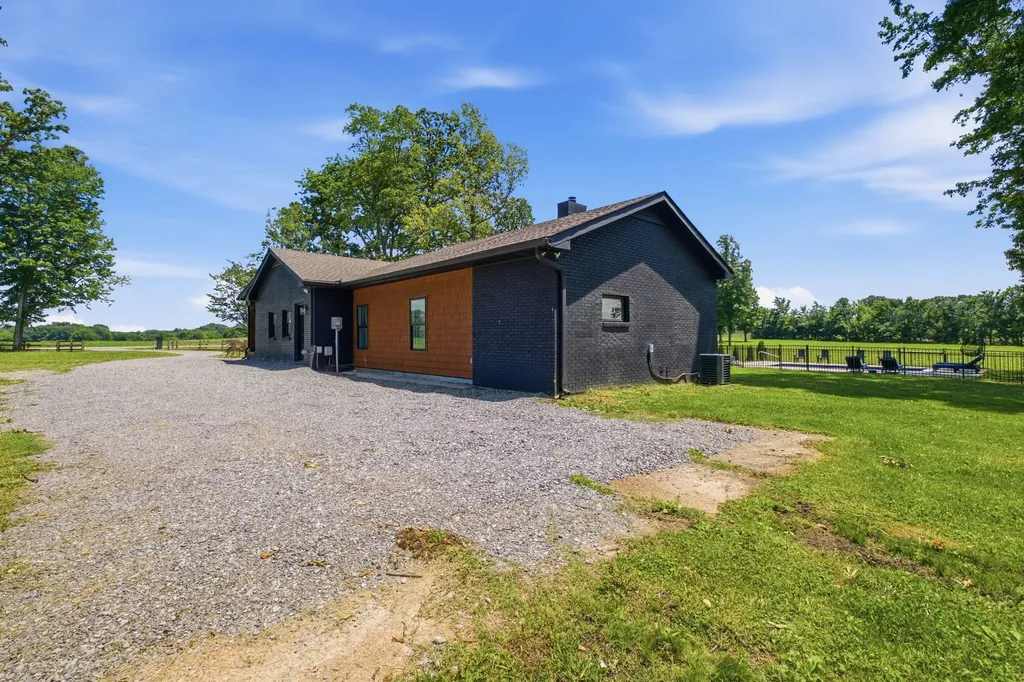 1447 Maxwell Branch Road Cottontown TN 37048