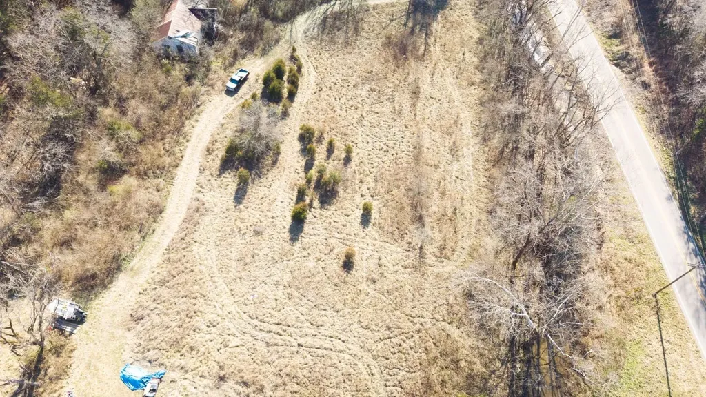 0 85 E Of Old S #R, E Gainesboro TN 38562