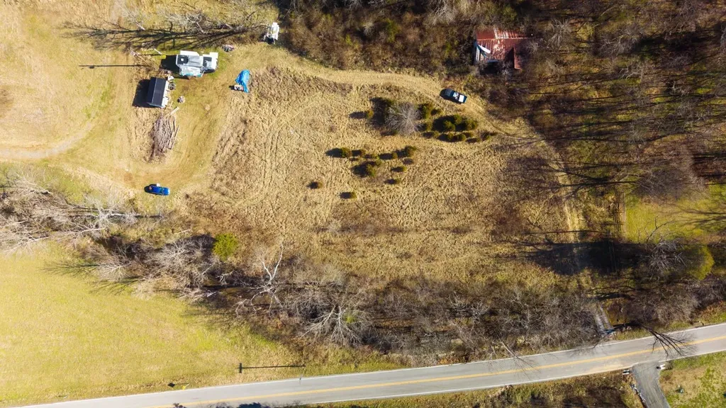 0 85 E Of Old S #R, E Gainesboro TN 38562