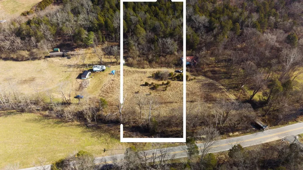 0 85 E Of Old S #R, E Gainesboro TN 38562