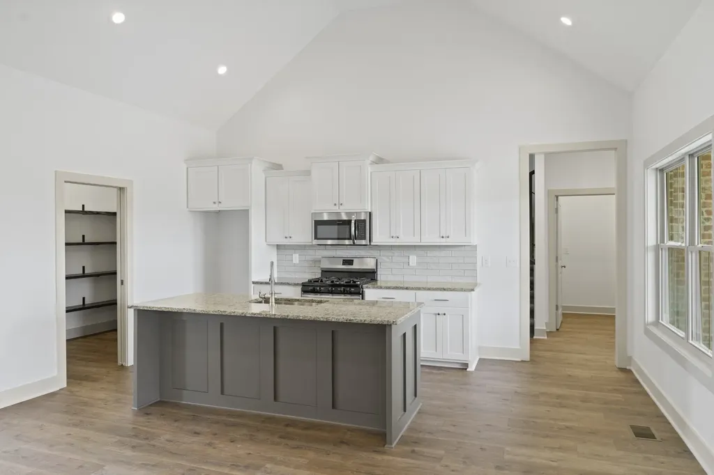 3390 Calista Road White House TN 37188