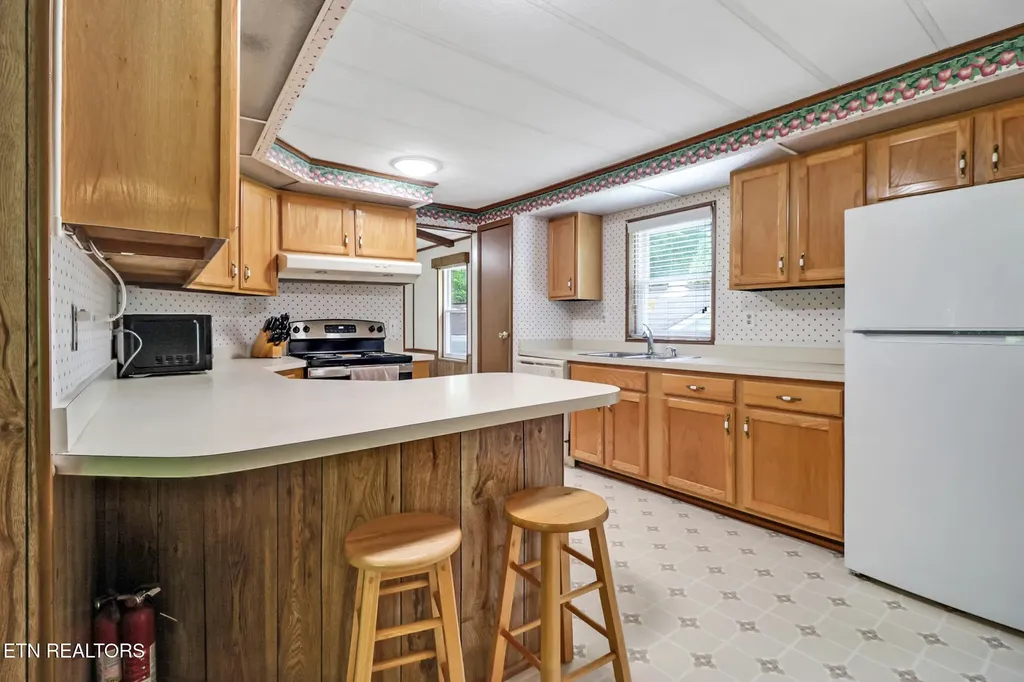 20 Robin Hood Lane Crossville TN 38558
