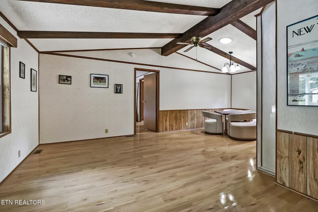 20 Robin Hood Lane Crossville TN 38558