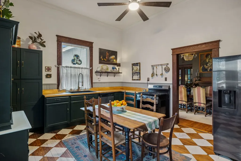 1115 S High Street Columbia TN 38401