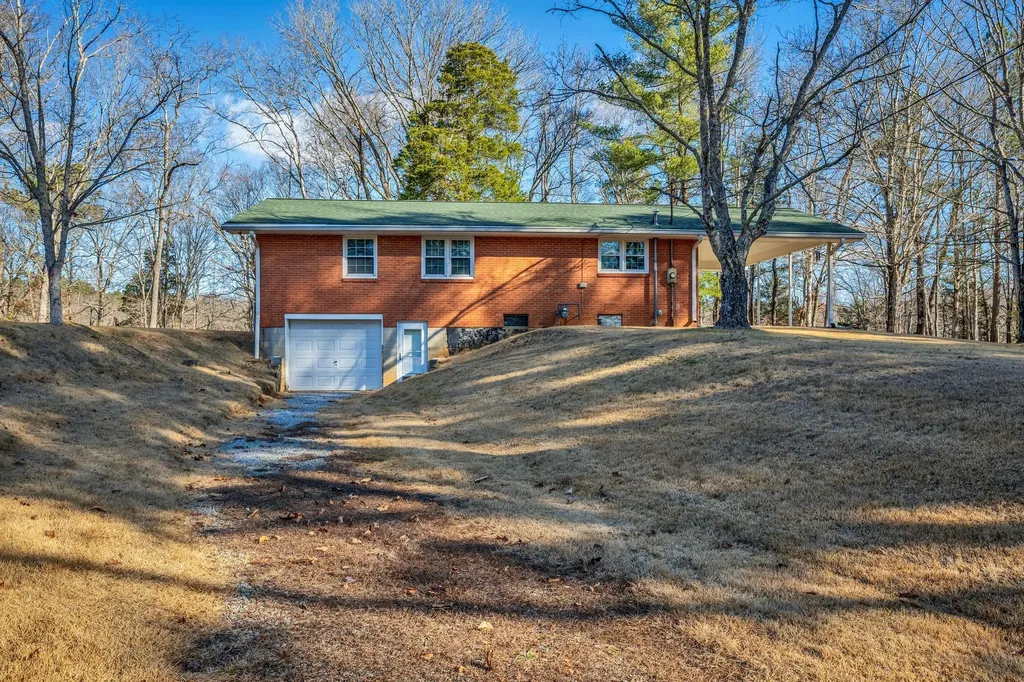 3355 Highway 47 North White Bluff TN 37187