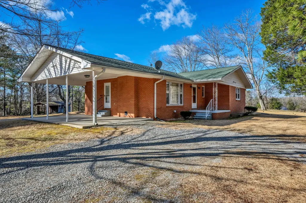 3355 Highway 47 North White Bluff TN 37187