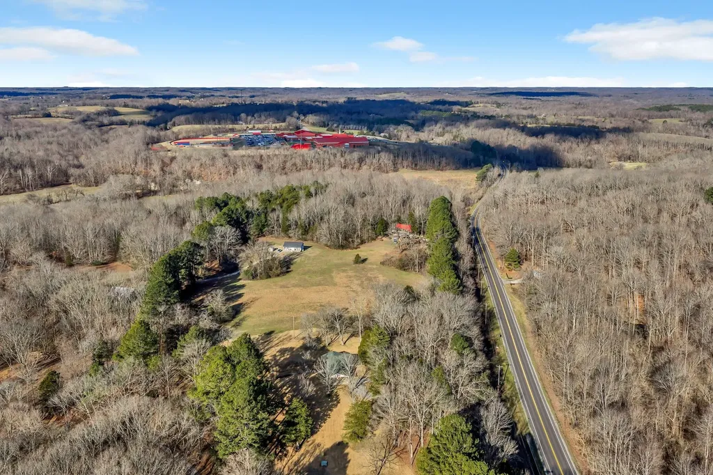 3355 Highway 47 North White Bluff TN 37187