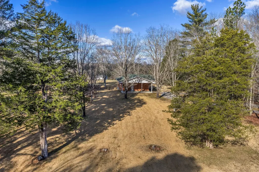 3355 Highway 47 North White Bluff TN 37187