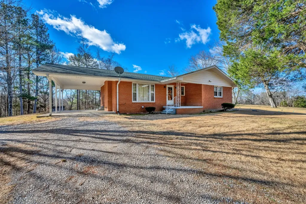 3355 Highway 47 North White Bluff TN 37187