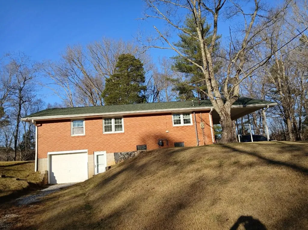 3355 Highway 47 North White Bluff TN 37187