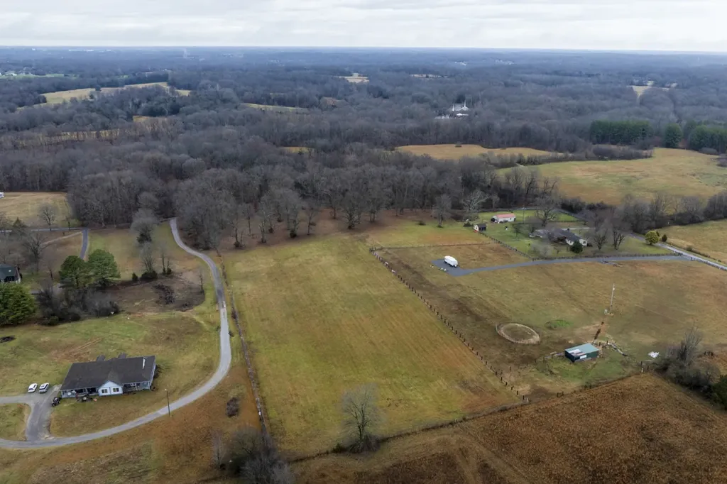 2106 Castelow Greenbrier TN 37073