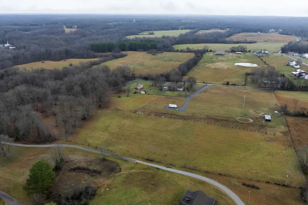 2106 Castelow Greenbrier TN 37073