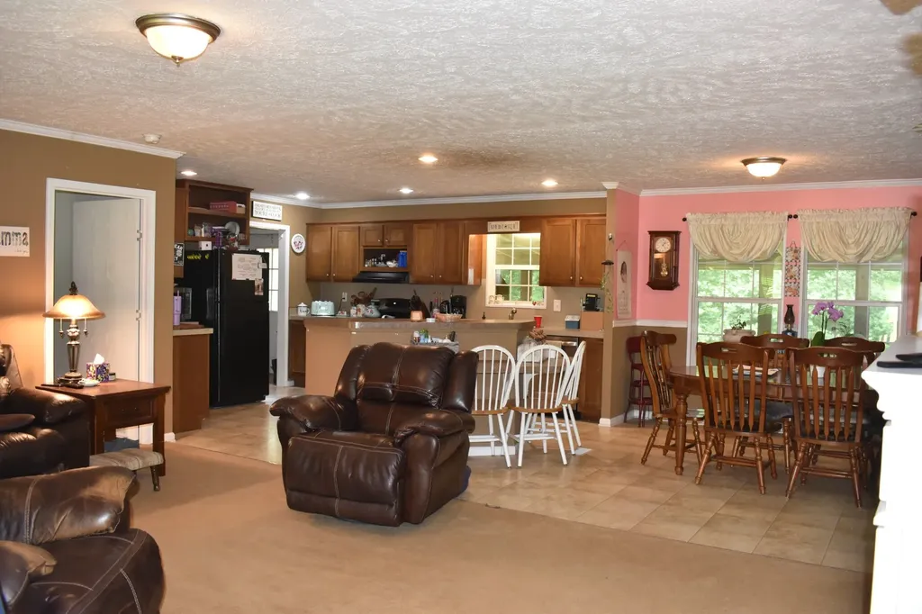 1423 Pack Road White Bluff TN 37187
