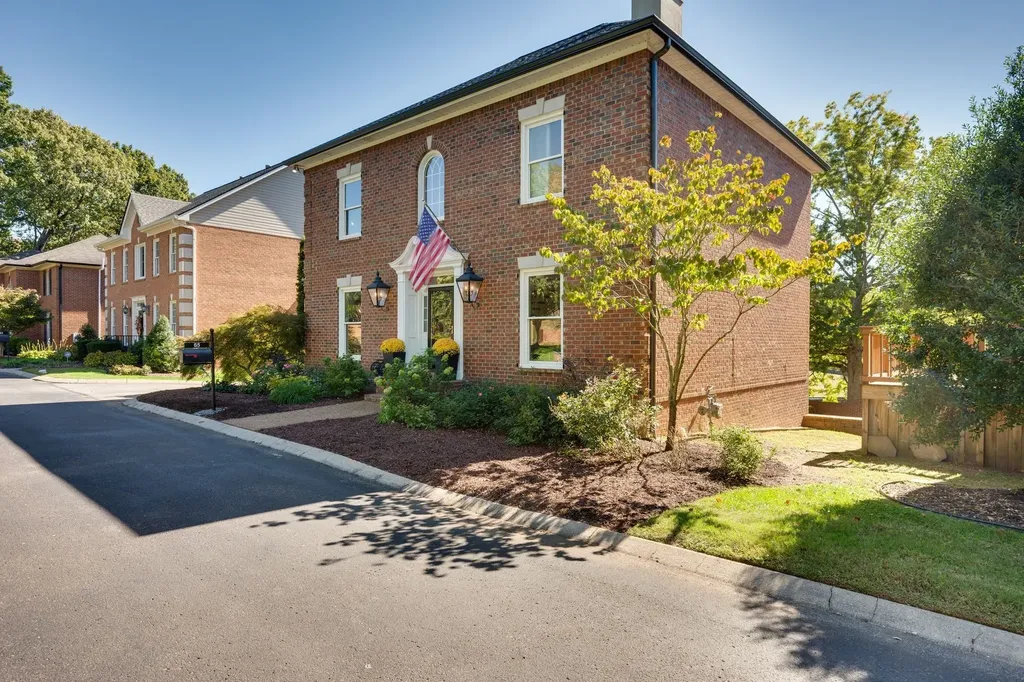 65 Ravenwood Hills Circle Nashville TN 37215