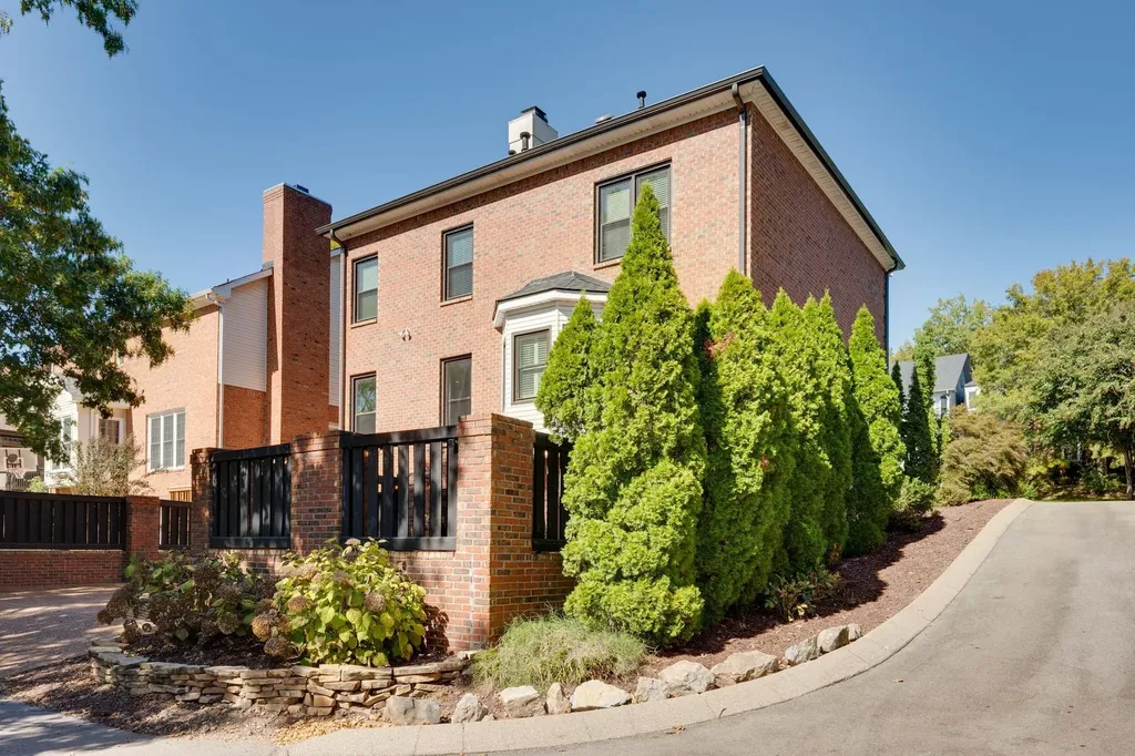 65 Ravenwood Hills Circle Nashville TN 37215