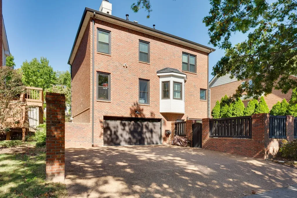 65 Ravenwood Hills Circle Nashville TN 37215