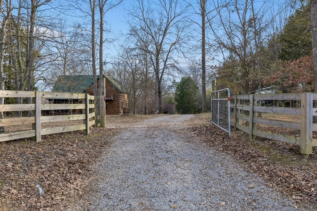 20151 Ben Fly Road Lyles TN 37098